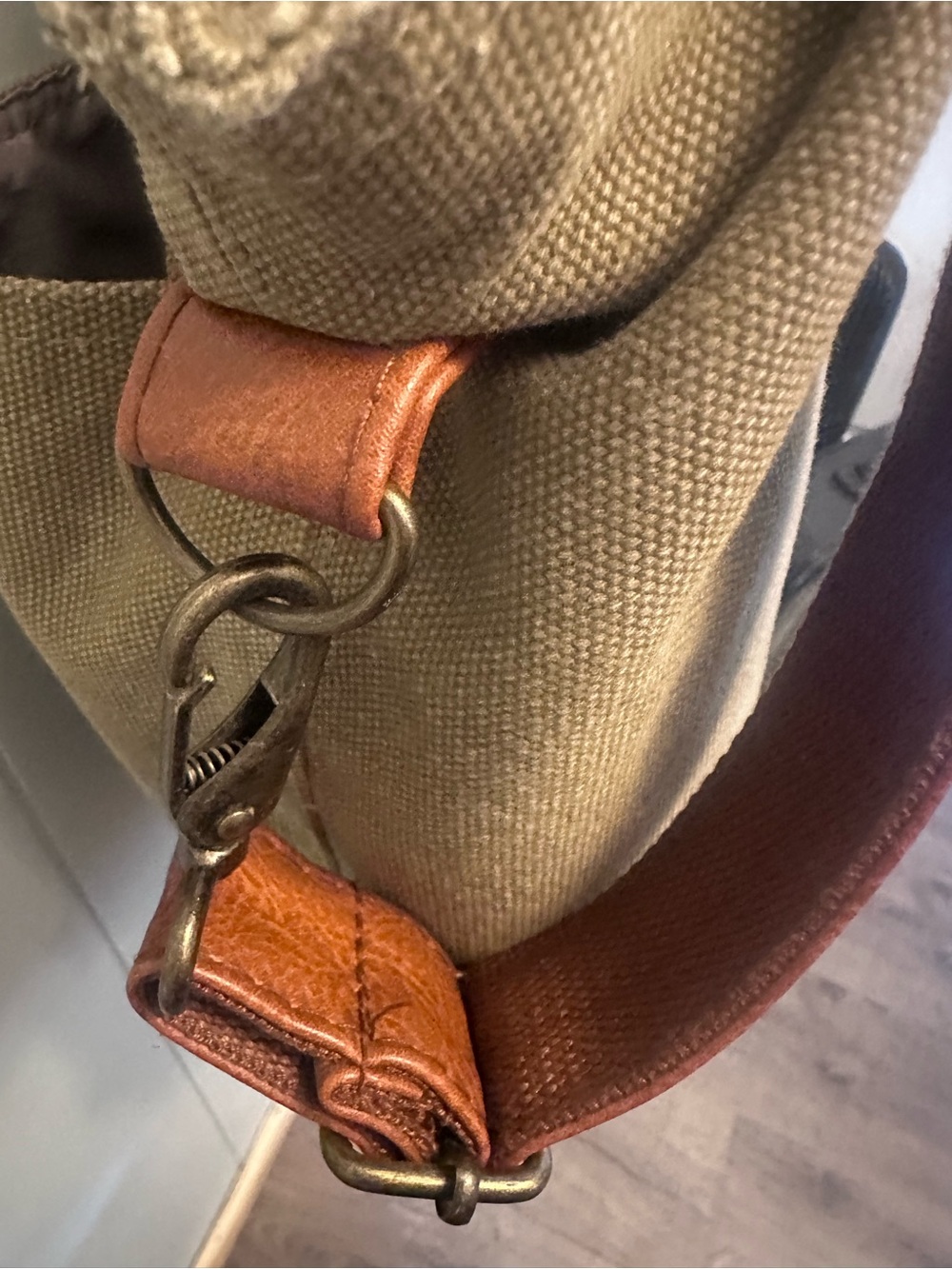 Simply Modern Harper tote - Picture 4 of 13